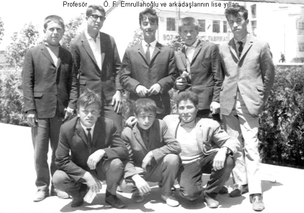 Profes�r        �. F. Emrullahoğlu ve arkadaşlarynyn lise yyllary.