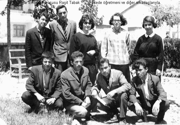 Avşar Emaye kurucusu Raşit Tabak          lisede �ğretmeni ve diğer arkadaşlarıyla.